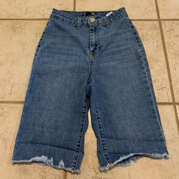 BBJ Los Angeles High-Waisted Cuffed Denim Shorts 5/27 - Picture 4 of 7